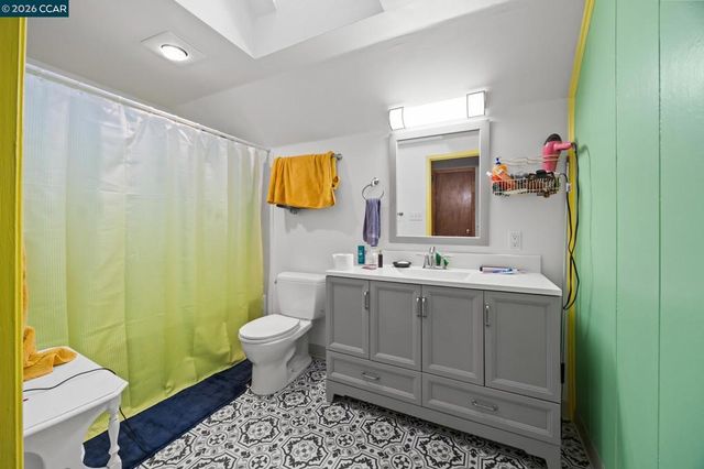 1036 Regent St, Alameda, CA 94501