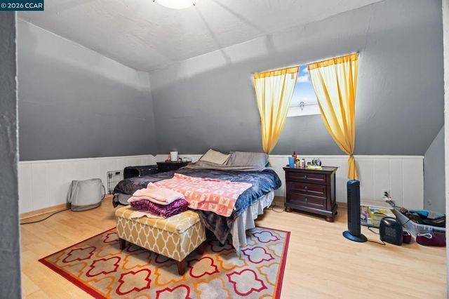 1036 Regent St, Alameda, CA 94501