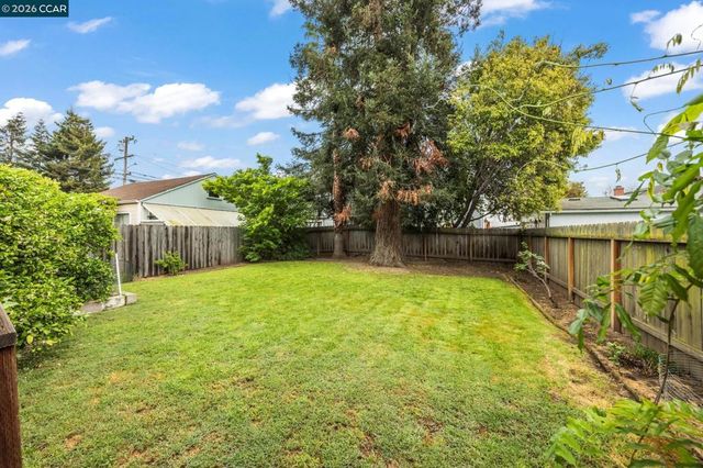 1036 Regent St, Alameda, CA 94501