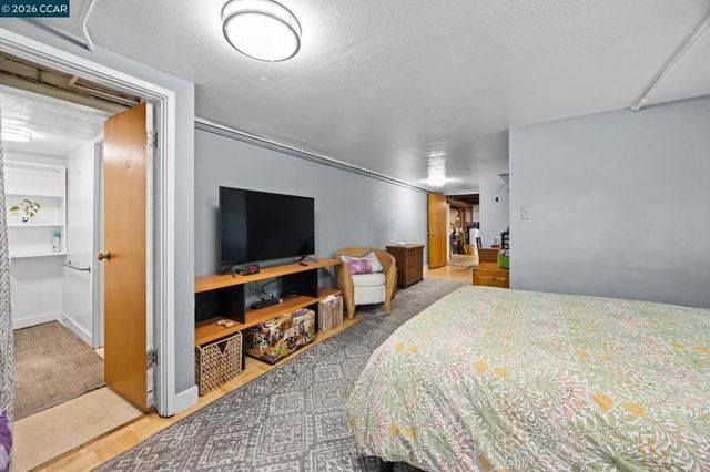 1036 Regent St, Alameda, CA 94501