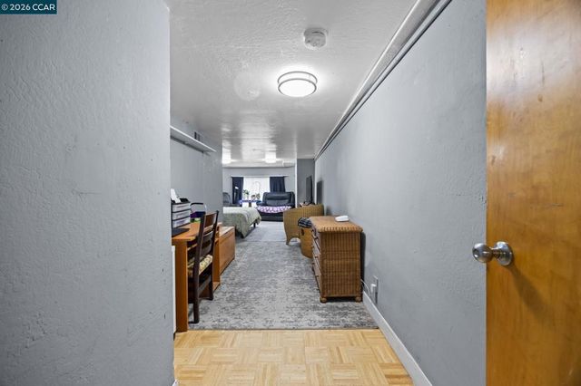 1036 Regent St, Alameda, CA 94501