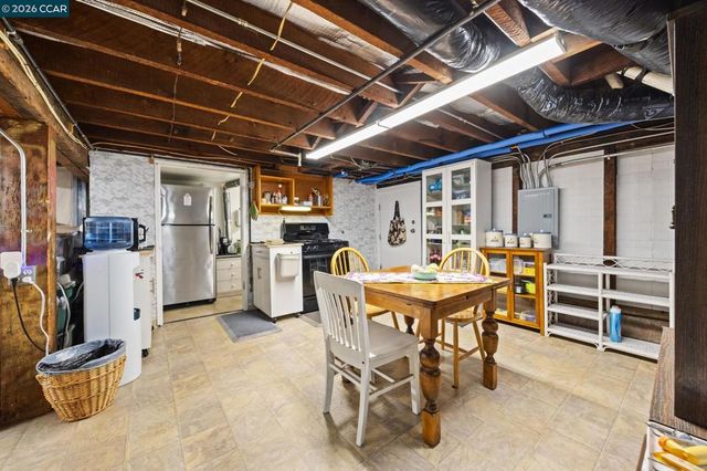 1036 Regent St, Alameda, CA 94501