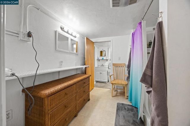 1036 Regent St, Alameda, CA 94501