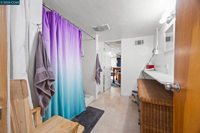 1036 Regent St, Alameda, CA 94501