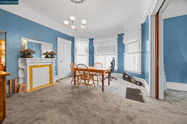 1036 Regent St, Alameda, CA 94501