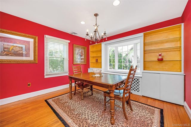 215 Melville Road, Farmingdale, NY 11735