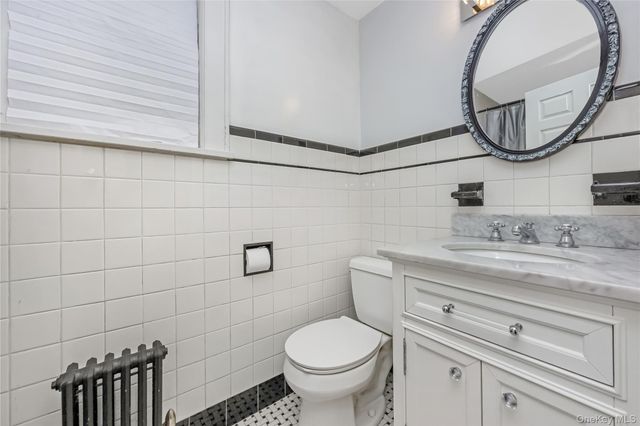 215 Melville Road, Farmingdale, NY 11735