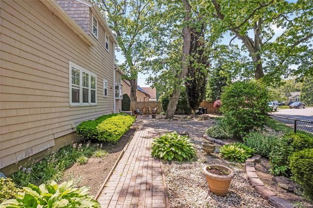 215 Melville Road, Farmingdale, NY 11735