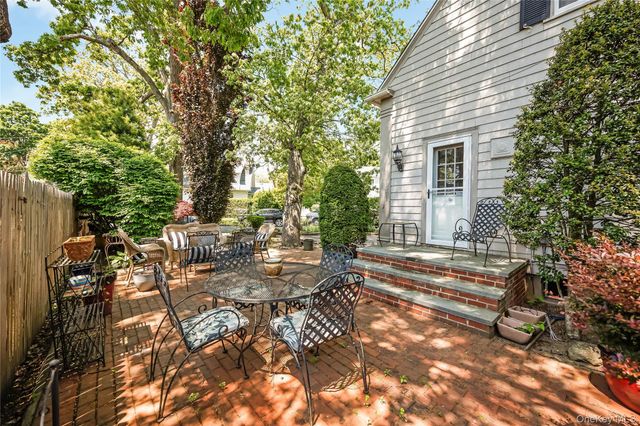 215 Melville Road, Farmingdale, NY 11735