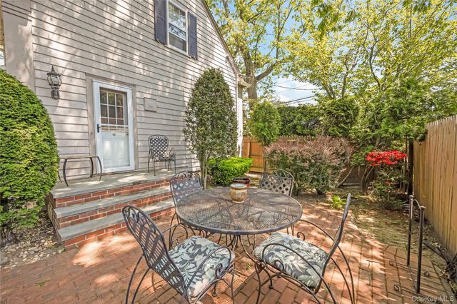 215 Melville Road, Farmingdale, NY 11735