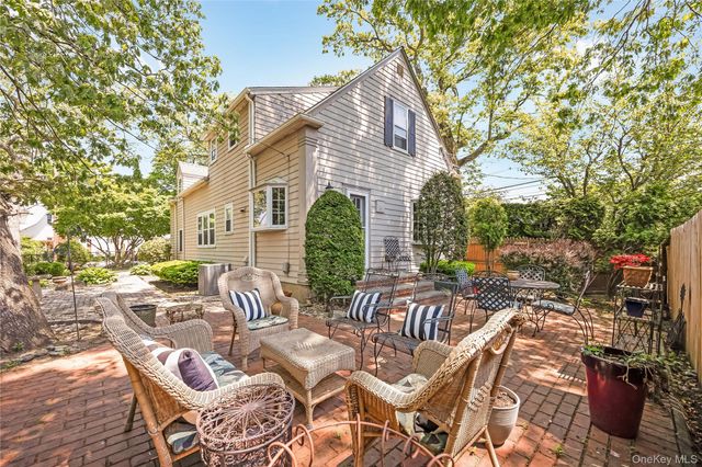 215 Melville Road, Farmingdale, NY 11735