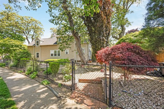 215 Melville Road, Farmingdale, NY 11735