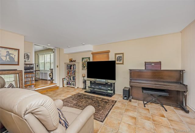 215 Melville Road, Farmingdale, NY 11735