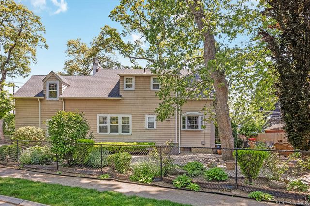 215 Melville Road, Farmingdale, NY 11735