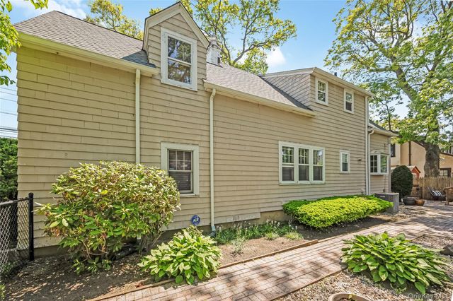 215 Melville Road, Farmingdale, NY 11735