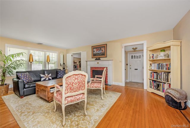 215 Melville Road, Farmingdale, NY 11735