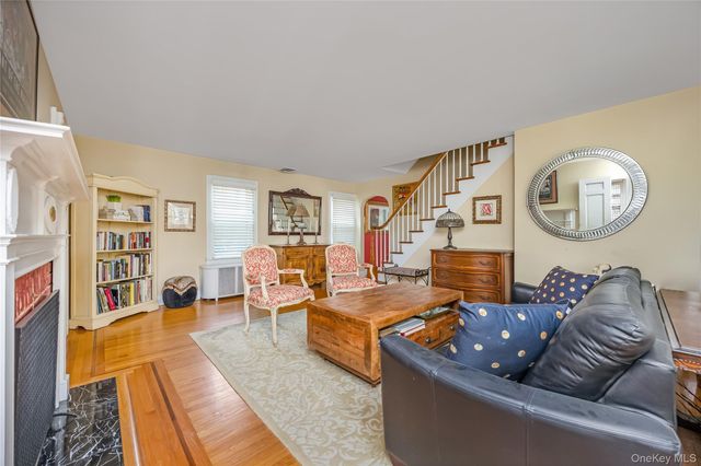 215 Melville Road, Farmingdale, NY 11735