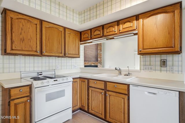 2437 Parliament Square, Toledo, OH 43617