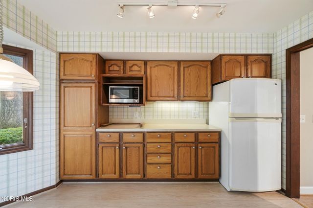 2437 Parliament Square, Toledo, OH 43617