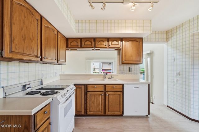 2437 Parliament Square, Toledo, OH 43617