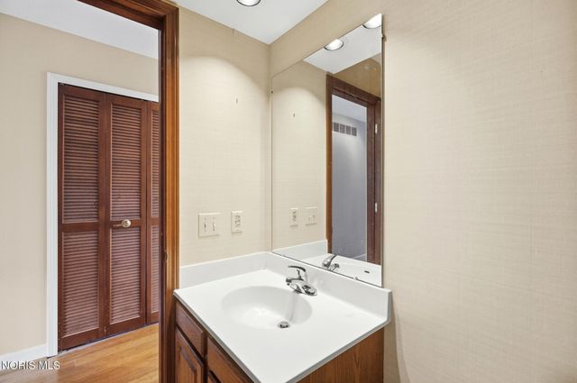 2437 Parliament Square, Toledo, OH 43617