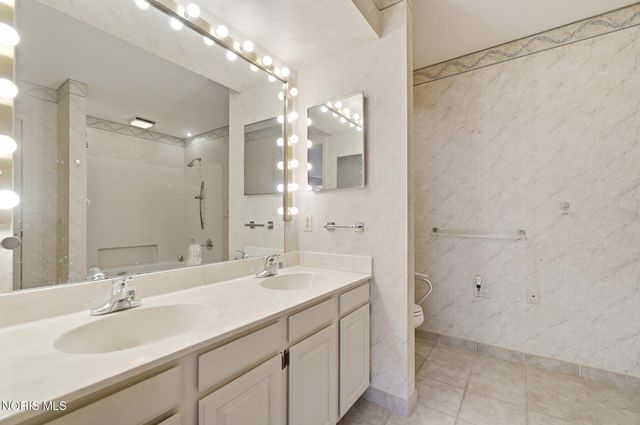 2437 Parliament Square, Toledo, OH 43617