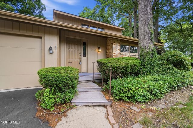 2437 Parliament Square, Toledo, OH 43617