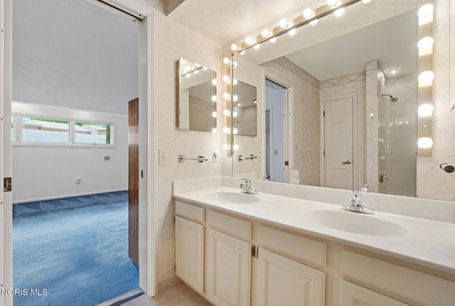 2437 Parliament Square, Toledo, OH 43617