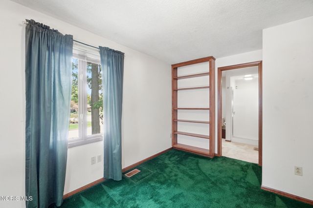 2437 Parliament Square, Toledo, OH 43617
