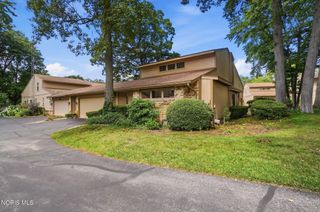 2437 Parliament Square, Toledo, OH 43617