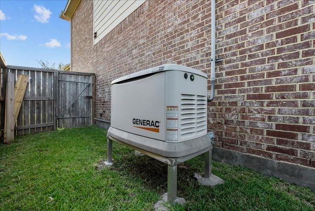 2246 Oakleaf Trail Lane, League City, TX 77573