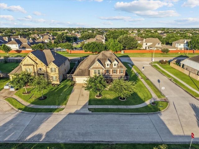 2246 Oakleaf Trail Lane, League City, TX 77573