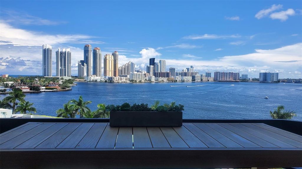 3600 Mystic Pointe Drive 913, Aventura, FL 33180