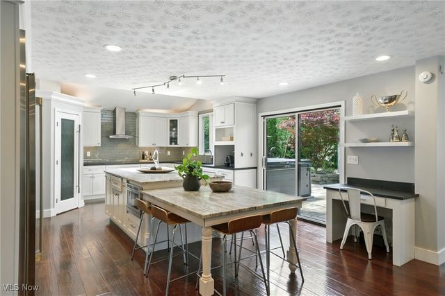 25901 Annesley Road, Beachwood, OH 44122