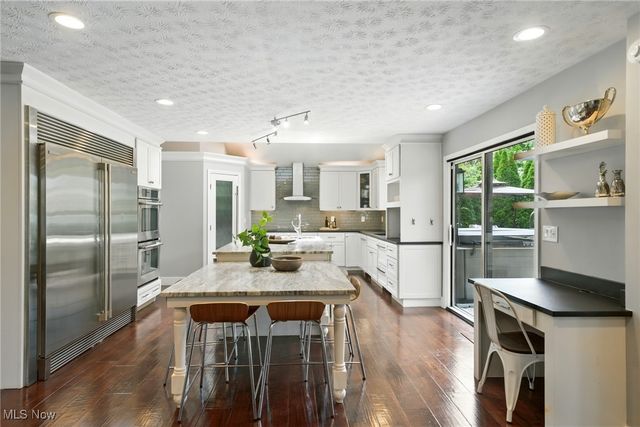 25901 Annesley Road, Beachwood, OH 44122