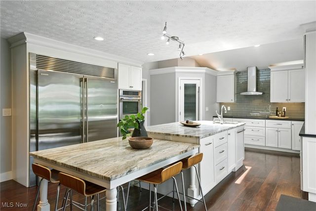 25901 Annesley Road, Beachwood, OH 44122