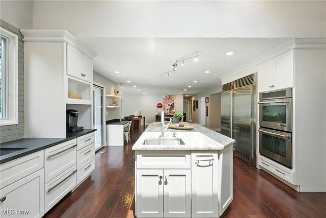 25901 Annesley Road, Beachwood, OH 44122