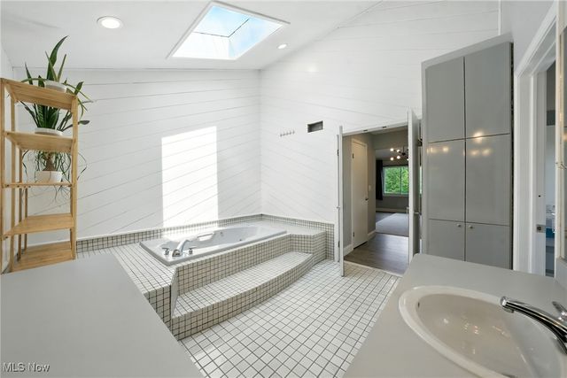 25901 Annesley Road, Beachwood, OH 44122