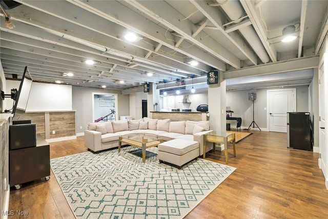 25901 Annesley Road, Beachwood, OH 44122