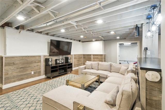 25901 Annesley Road, Beachwood, OH 44122