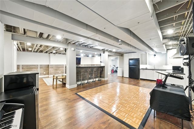 25901 Annesley Road, Beachwood, OH 44122