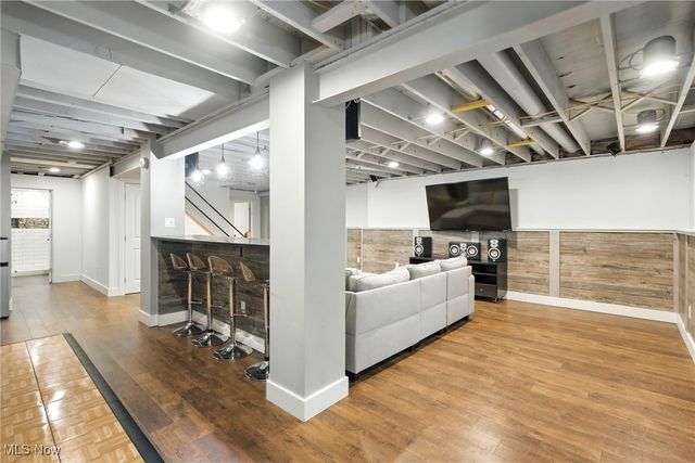 25901 Annesley Road, Beachwood, OH 44122