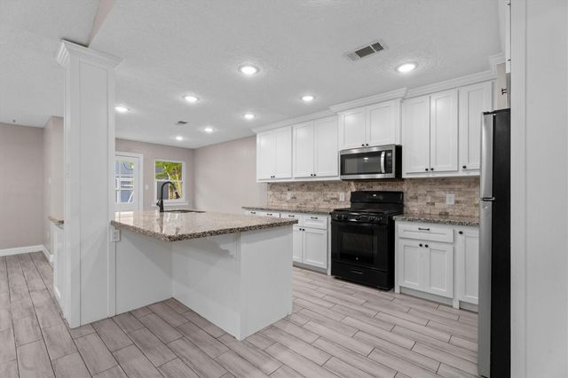 703 Barbara Street, Tomball, TX 77375