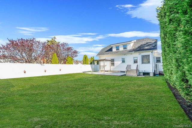 101 Oswego Street, North Bellmore, NY 11710