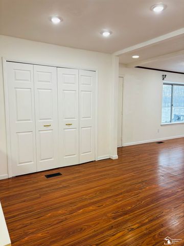 48050 Hull Road, Van Buren Twp, MI 48111