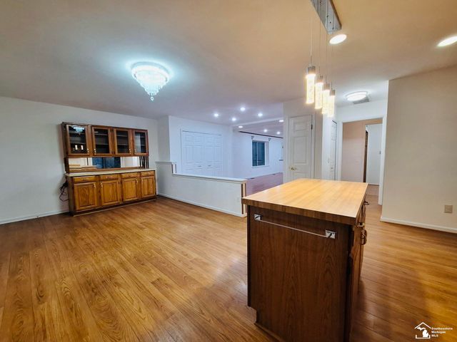 48050 Hull Road, Van Buren Twp, MI 48111