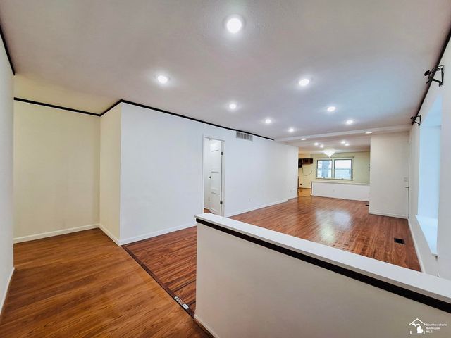 48050 Hull Road, Van Buren Twp, MI 48111