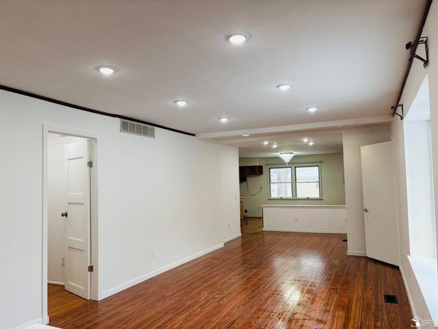 48050 Hull Road, Van Buren Twp, MI 48111