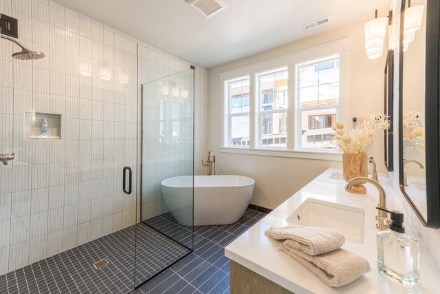 2992 NW Polarstar Avenue 23, Bend, OR 97703