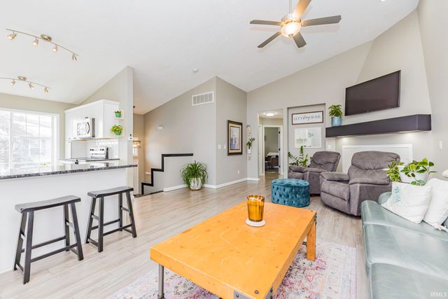 3802 N Lakeside Drive, Muncie, IN 47304